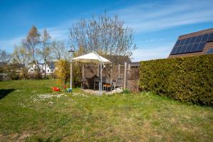 Ferienwohnung BROMBEERE mit großem Garten und Balkon