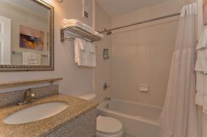 412-AMAZING Views, Waterfront, WIFI, Pool, Close to BUCS Stadium