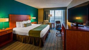 King Room with King Bed and Balcony - Bayfront/Non-Smoking room in Best Western On The Bay Inn & Marina