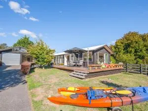 Mahuta Maison - Lake Taupo Holiday Home - Waitahanui