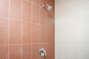 Homey and Modern 2BR Apartment at Atlanta Residence By Travelio