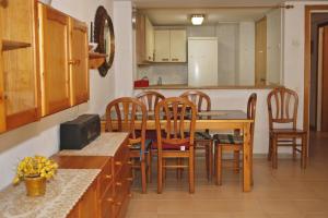 AT046 Els Pins, 1ra línea de la playa, piscina, airco, aparcamiento