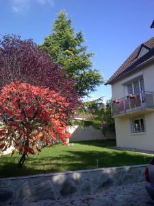 Grand appartement dans villa avec parking quartier résidentiel