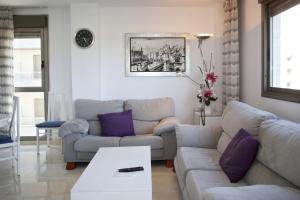 AT115 Completamente equipado, con piscina y cerca de la playa