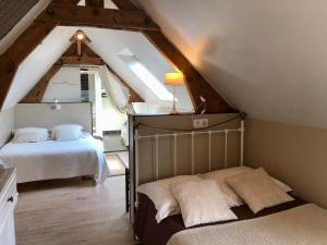 B&B / Chambres d'hotes Le grenier du jardin : photos des chambres