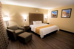 King Room - Smoking  room in Quality Inn & Suites Airport