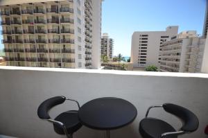 Kuhio Village 810A KING Studio, Waikiki Ocean View!