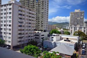 KV702 Waikiki Private Waterfall Room, Mountain View!