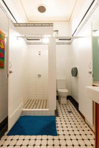 Bed in 10-Bed Mixed Dormitory Room with Shared Bathroomnage (age 18-36 years) room in Original Backpackers