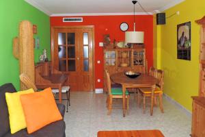 AT242 Comunidad con piscina en 1ra línea de la playa