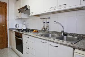 AT242 Comunidad con piscina en 1ra línea de la playa