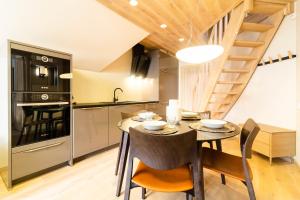 Home Away Apartment, By Cohost