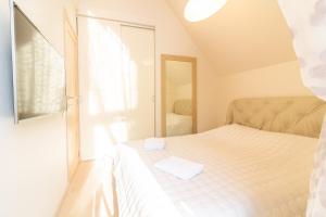 Home Away Apartment, By Cohost