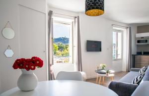 Prime Location Hyper Center Ideal for Couples & Families - Walk Everywhere - SMART by Totolulucannes