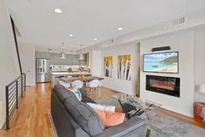 Rooftop Townhome | Walk to Sloan’s Lake & Stadium - Edgewater