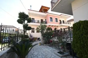 In The Castle - House - Nísos Ioannínon