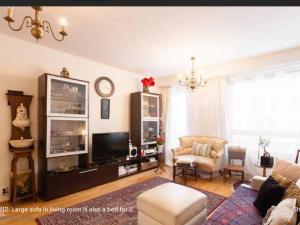 BEAUTIFUL SEASIDE TOWN Apartment with SAUNA and on-premise RESTAURANTS GYM ,SUPERMARKET