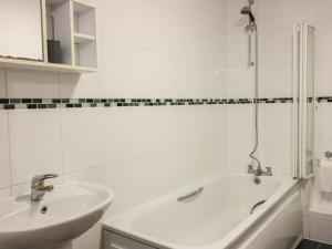 4 Bredon Court