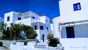 Nicos Studios & Apartments Paros Greece