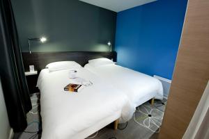 Hotels ibis Styles Brest Centre Port : Chambre Familiale avec 2 Lits Simples et Canapé