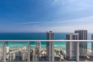 Penthouse 2 Terraces Ocean Views Beach Access