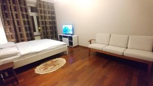 Charming 2-Bedroom Apartment in Heart of Kyiv