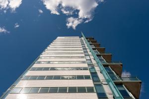 SleepWell Apartments Itäkeskus, direct metro to city center and bus to airport