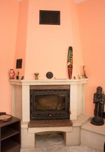 Peach Coloured 2 BDR Apartment By the Sea Garden