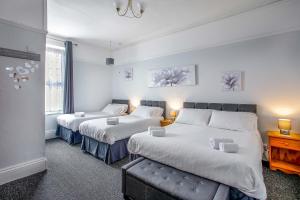 Family Room Ensuite with Shower room in Barclay Guest House