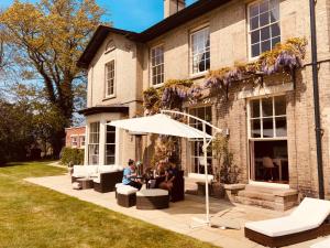 Somerleyton Meadows - The Hideaway Hut & Hot Tub