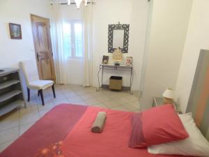 Appartements Mas Maurane - Le Romarin aux portes d'ARLES : photos des chambres