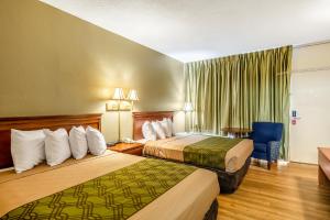 Queen Room with Two Queen Beds - Smoking room in Econo Lodge Lake City North