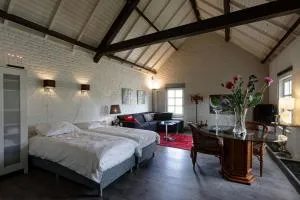 Room to rent with own entrance, living room and bathroom - Meerlo