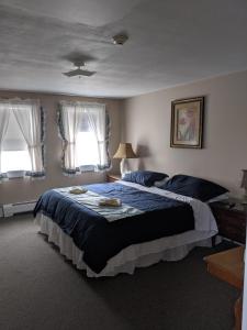 Junior Suite room in Lake Shore Farm Inn