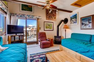 Studio Apartment room in Ski-in Ski-out Studio Private Balcony & Fireplace condo