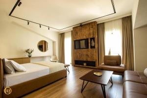 Deluxe King Suite room in Hotel Fantasy