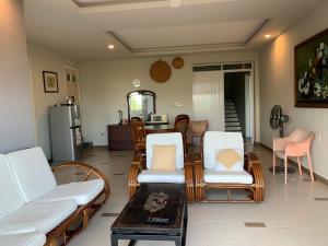 Suite Deluxe Nhìn Ra Biển (Deluxe Suite with Sea View)