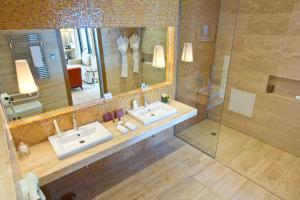 Hotels Hostellerie La Farandole : photos des chambres