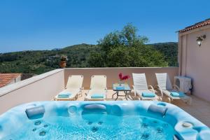 Olgas Filoxenia - Villa Aladanos-private pool and heated jacuzzi