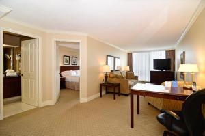 Best Western Plus Ottawa Downtown Suites