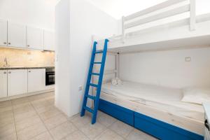 Casa Nileas for Cycladic summer living right on the bay and beach!