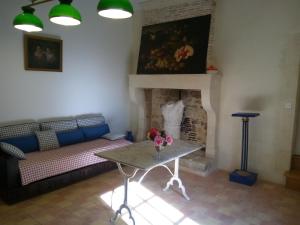 Hotels Chateau De Champdolent : photos des chambres