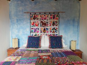 Yellow House Hostel B&B