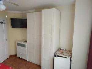 Habitación con refrigerador propio cerca del aeropuerto