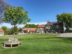 The Fox & Hounds Inn & Camping Pods