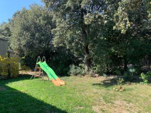 Maisons de vacances Chez Lydia - Face vignoble, Ideal famille, Billard : photos des chambres