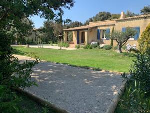 Maisons de vacances Chez Lydia - Face vignoble, Ideal famille, Billard : Maison 4 Chambres