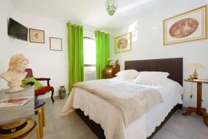 Le Précieux superbe appart confort avec terrasse 25m2 et parking privé à 10 min à pied du centre ville dAix en Provence