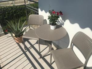 BLUE APARTMENT - a due passi dal lago, parcheggio privato