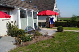 Apartment with Terrace room in Die kleine Krabbe 2 in Neuharlingersiel